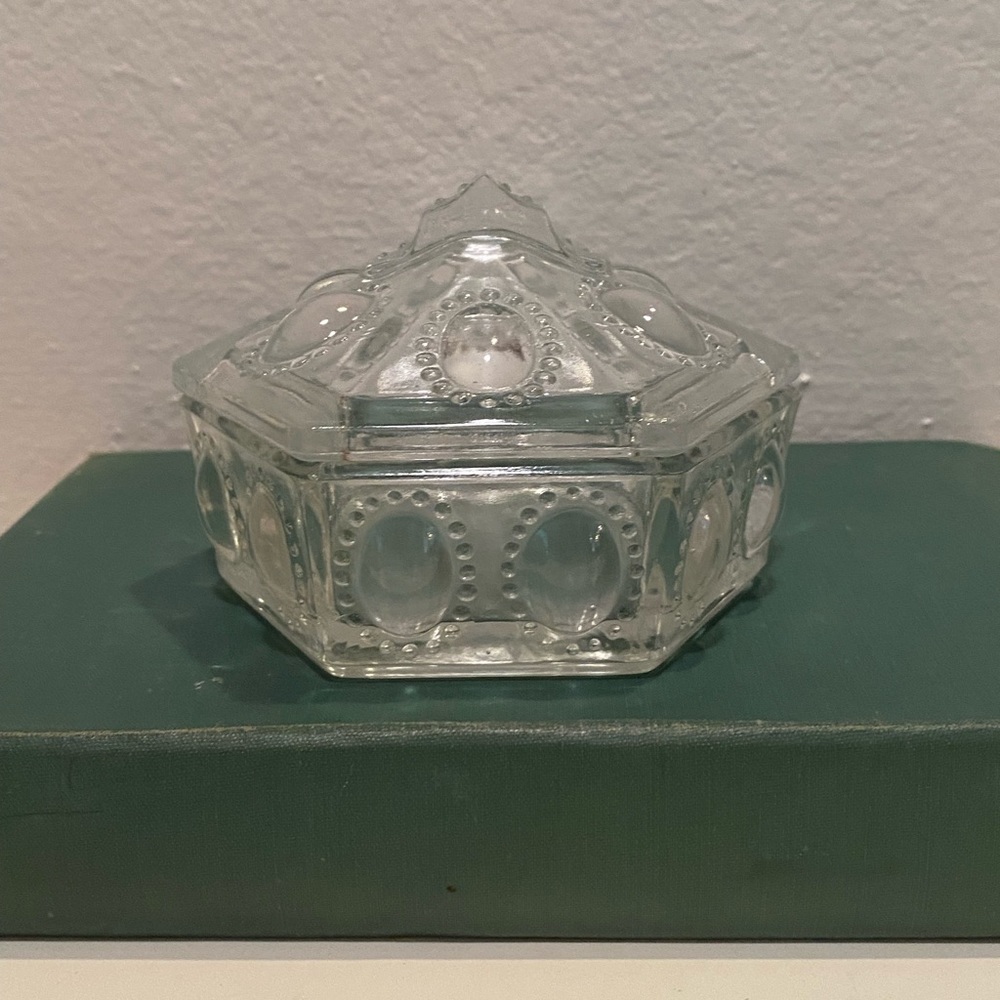 Vintage L.E. Smith Victorian Beaded Glass Hexagonal Trinket Box